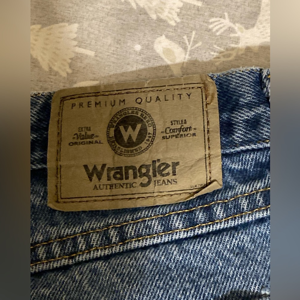 Mens wrangler light wash jeans 42 x 32 - Picture 3 of 4